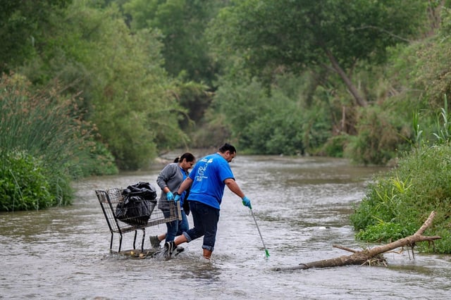 McDonald’s volunteers remove a shopping cart and trash from the Santa Ana River during a cleanup led by the Inland Empire Waterkeeper near the Martha McLean-Anza Narrows Park in Riverside in 2022. (Photo by Watchara Phomicinda, The Press-Enterprise/SCNG)