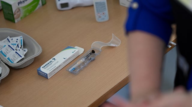 Un médecin a été mis en examen pour homicide involontaire, mercredi 5 mars 2025, dans l’affaire de la mort, en 2023, d’un collégien décédé après avoir été vacciné contre le papillomavirus, près de Nantes (image d’illustration).
