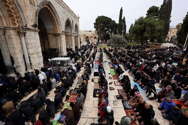 Muslim worshippers attend the first Friday prayers of Ramadan, in Al-Aqsa compound, also known to Jews as Temple Mount, in Jerusalem's Old City, March 7, 2025. REUTERS/Ammar Awad