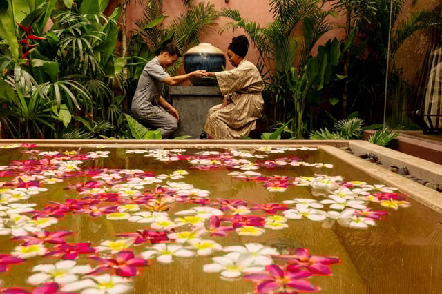 Dom Hetrakul and Natasha Rothwell in "The White Lotus."
