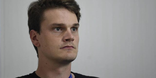 Yannick Agnel est soupçonné d’avoir eu une relation avec la fille de son ancien entraîneur : lui était âgé de 24 ans et elle n'en avait que 13.