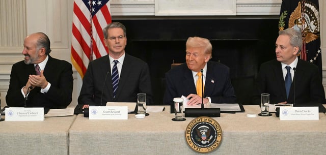 Handelsminister Howard Lutnick, Finanzminister Scott Bessent, US-Präsident Donald Trump und der Krypto-Zar des Weißen Hauses, David Sacks (v.l.n.r.)