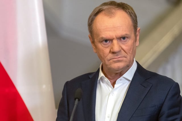 Polen. Der polnische Premierminister Donald Tusk während eines gemeinsamen Briefings mit dem ukrainischen Premierminister Denys Shmyhal in Kiew, der Hauptstadt der Ukraine. Polens Premierminister Donald Tusk während einer Pressekonferenz: Er warnt vor unkontrollierter Migration nach Europa Foto: picture alliance / Photoshot | -
