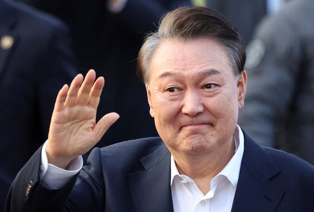 Yoon Suk Yeol à sa sortie de prison ce samedi.