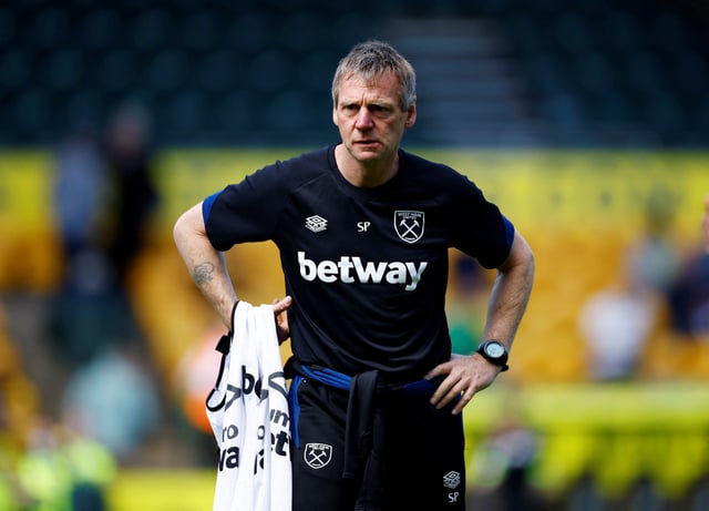 Soccer Football - Premier League - Norwich City v West Ham United - Carrow Road, Norwich, Britain - May 8, 2022 West Ham United assistant coach Stuart Pearce during the warm-up before the match Action Images via Reuters/Andrew Boyers./File Photo