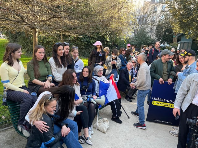 Alice Cordier, Sarah Knafo et des militants du collectif Némésis square du Temple à Paris ce 8 mars.