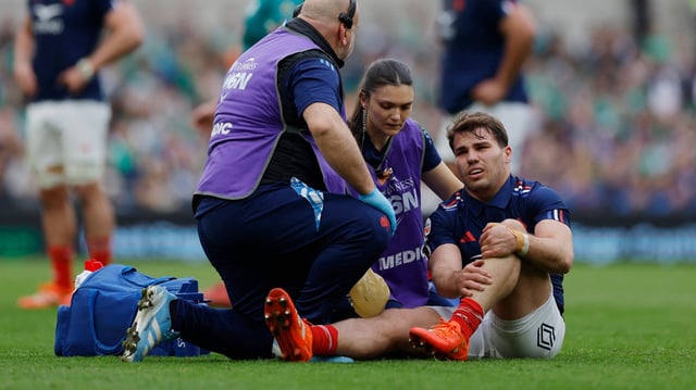 Antoine Dupont s’est gravement blessé en Irlande samedi 8 mars.