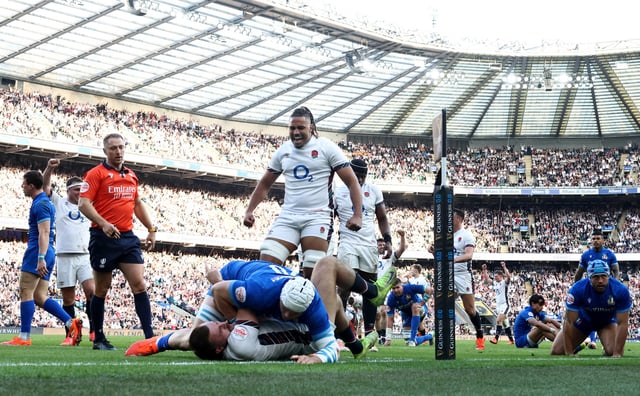 Rugby Union - Six Nations Championship - England v Italy - Allianz Stadium, Twickenham, Britain - March 9, 2025 England's Ollie Sleightholme scores their sixth try REUTERS/Toby Melville