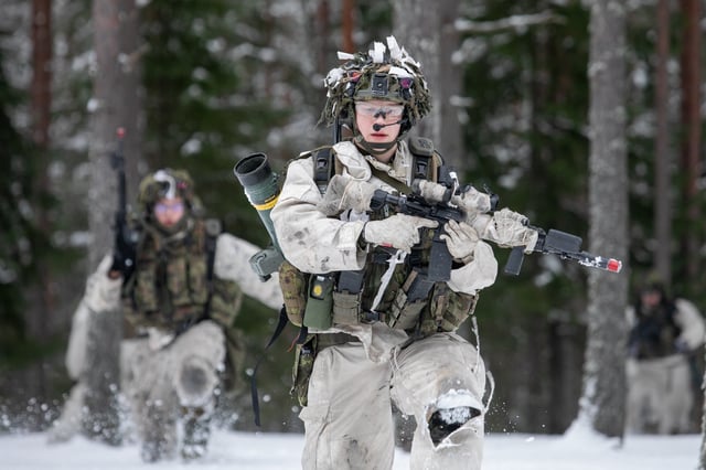 Estonian troops take part in a training exercise with UK soldiers in Lasna, Estonia (Photo: Paulius Peleckis/Getty)