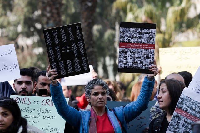 Ce dimanche, une manifestation contre le meurtre de civils et de forces de sécurité a eu lieu à Damas à la suite des affrontements entre les forces loyales à la nouvelle administration et les combattants du clan alaouite.
