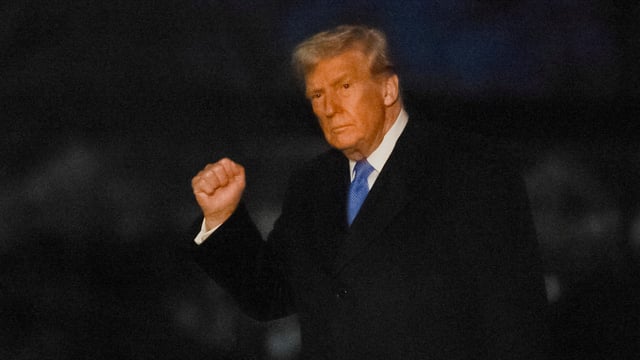US President Donald Trump arrives on the South Lawn of the White House in Washington, D.C., U.S., March 9, 2025. 