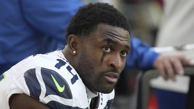 Seattle Seahawks wide receiver DK Metcalf (14) warms up before an NFL football game against the Arizona Cardinals, Sunday, Dec. 8, 2024, in Glendale, Ariz. (AP Photo/Rick Scuteri, File)