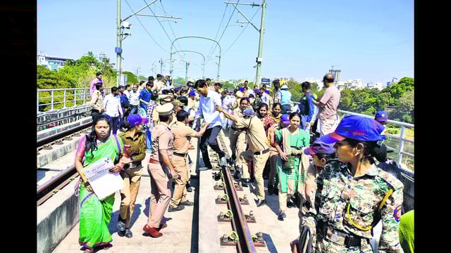 The protest was not related to metro but aimed at demanding better employment opportunities and action against corruption. (HT PHOTO)
