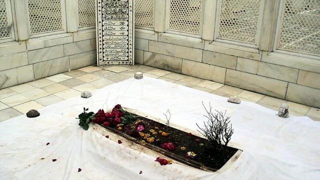 We believe Aurangzeb’s grave should be removed: CM Fadnavis