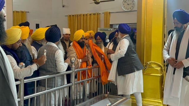 Giani Kuldeep Singh Gargaj, 40, being honoured after he was installed as the jathedar of Takht Kesgarh Sahib at Sri Anandpur Sahib in the presence of the ‘Panj Pyare (five beloved ones of the Guru)’ of Akal Takht at 2.45am, seven hours before schedule, on Monday. (HT Photo)
