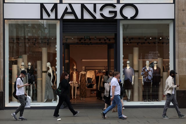 Shoppers walk past a Mango store on Oxford Street in London, Britain, August 27, 2024. REUTERS/Hollie Adams/File Photo