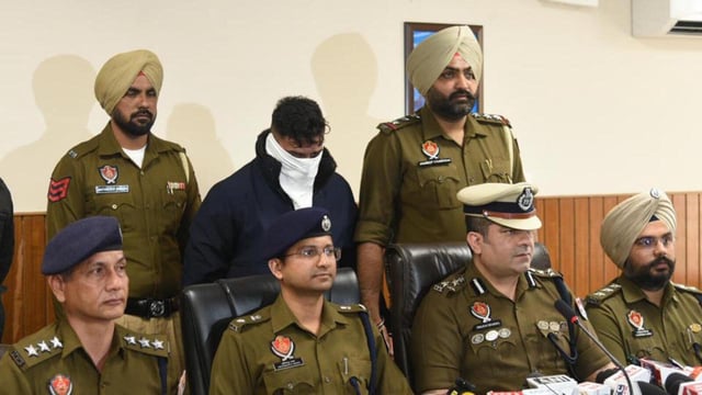 Punjab Police DIG (Ferozepur) Swapan Sharma (second from right) addressing a press conference after the arrest of Shehnaz Singh, alias Shawn Bhinder, a transnational drug lord wanted by the Federal Bureau of Investigation, US, at Tarn Taran on Monday. (Sameer Sehgal/HT)