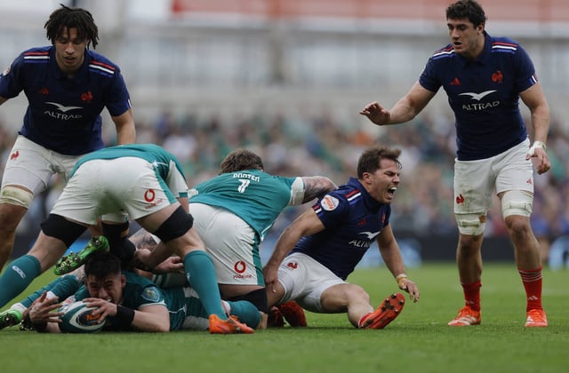 Antoine Dupont a subi une rupture des ligaments croisés du genou droit lors du match contre l'Irlande à l'Aviva Stadium, à Dublin, le 8 mars 2025.