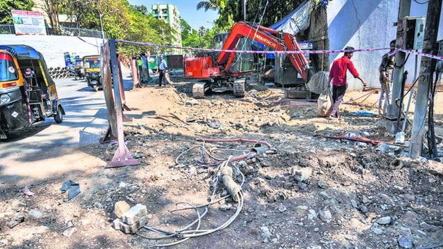 Mumbai, India - March 9, 2025: Fire was broken out heavily leakes piped Natural gas from MGL-PNG supply pipeline passing though middle of the road at Sher-E-Punjab Society, Andheri in Mumbai, India, on Sunday, March 9, 2025. (Photo by Satish Bate/ Hindustan Times) (Hindustan Times)