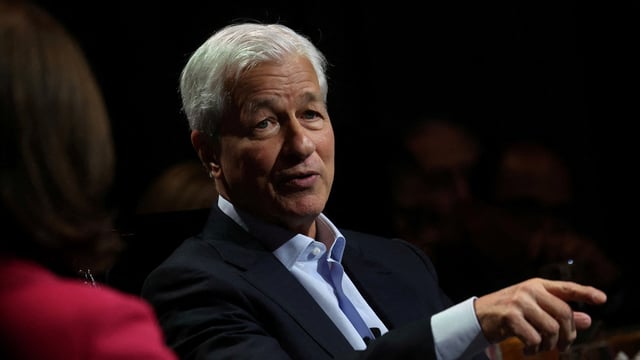 FILE PHOTO: Jamie Dimon, Chairman and Chief Executive officer (CEO) of JPMorgan Chase & Co. (JPM) speaks to the Economic Club of New York in Manhattan in New York City, U.S., April 23, 2024. REUTERS/Mike Segar/File Photo