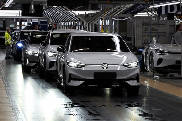 Volkswagen ID.7 electric cars are seen at the Volkswagen (VW) electric fleet lead plant in Emden, Germany, February 18, 2025. REUTERS/Carmen Jaspersen/File Photo