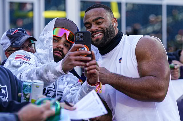 Oct 27, 2024; Foxborough, Massachusetts, USA; New York Jets defensive end Solomon Thomas (94) takes a selfie with a fan before the start of the game against the New England Patriots at Gillette Stadium. Mandatory Credit: David Butler II-Imagn Images/File Photo