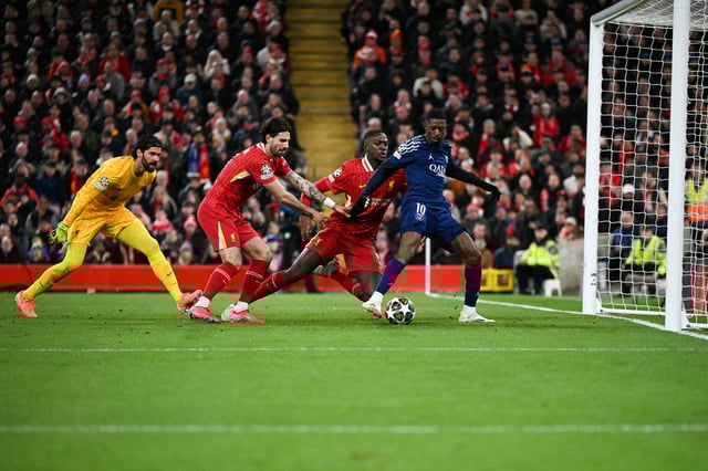 Ousmane Dembélé buteur face à Liverpool en début de match.