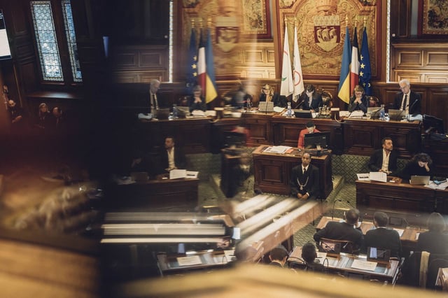 A l'Hôtel de ville de Paris, le 14 novembre 2023.
