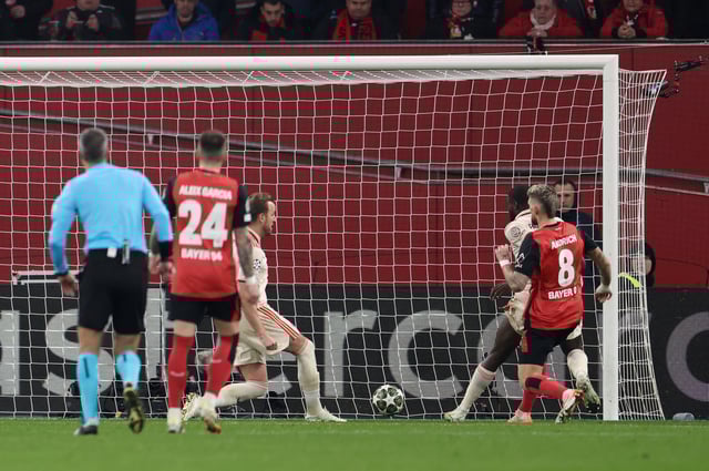 Soccer Football - Champions League - Round of 16 - Second Leg - Bayer Leverkusen v Bayern Munich - BayArena, Leverkusen, Germany - March 11, 2025 Bayern Munich's Harry Kane scores their first goal REUTERS/Wolfgang Rattay
