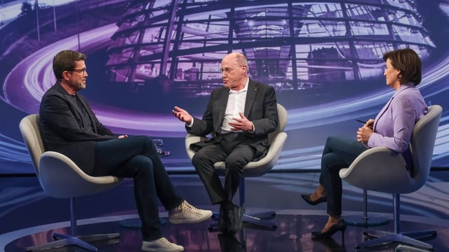 Am Dienstagabend sprach Sandra Maischberger unter anderem mit Karl-Theodor zu Guttenberg (links) und Gregor Gysi.