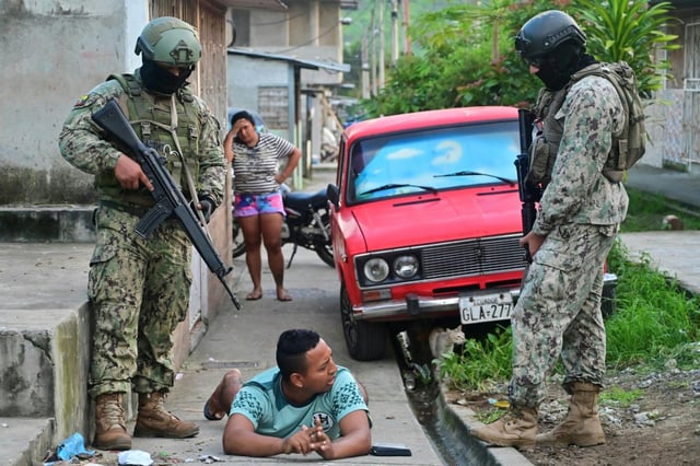 Fighting between rival factions of an Ecuadoran drug trafficking gang left at least 22 people dead in the port city of Guayaquil last week