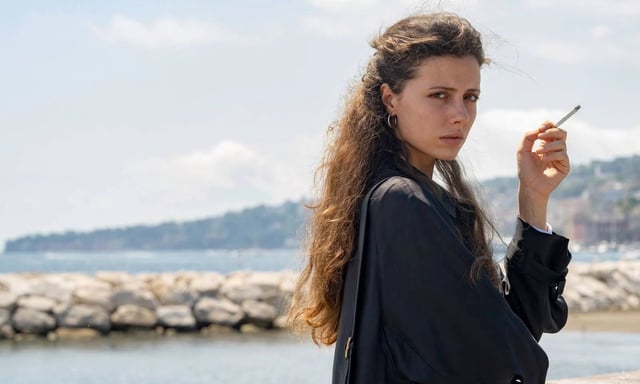 Dans sa nouvelle fiction mélancolique, Paolo Sorrentino rend hommage à Naples, sa ville natale et filme une héroïne à la beauté ensorcelante : Parthenope.