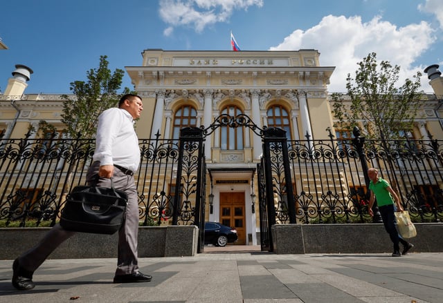 Pedestrians walk past the Central Bank headquarters in Moscow, Russia, August 15, 2023. REUTERS/Shamil Zhumatov/File Photo