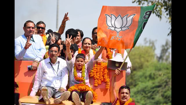 BJP’s Rajrani Malhotra after winning the mayoral election in on Wednesday. (Parveen Kumar/Hindustan Times)