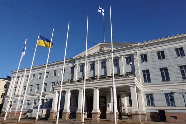 The Finnish and Ukrainian flags flutter outside the city hall in Helsinki, Finland, April 4, 2023. REUTERS/Tom Little/File Photo