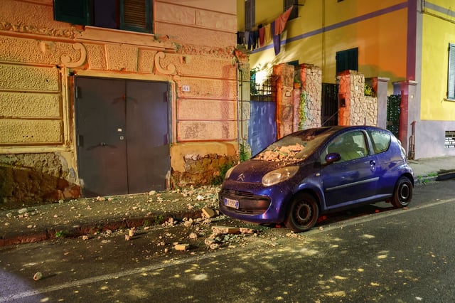 A damaged car is seen in the street after an overnight earthquake jolted Naples, Italy March 13, 2025. The quake struck at 01:25 local time (00:25 GMT), registering a magnitude of 4.4 according to Italy's National Institute of Geophysics and Volcanology (INGV). REUTERS/Ciro De Luca