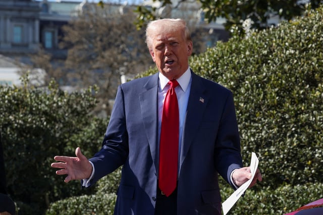 Donald Trump menace l’Europe de taxer le vin et le champagne de 200% après la riposte sur les droits de douane