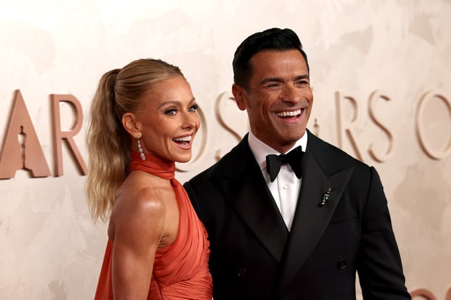 Kelly Ripa and Mark Consuelos attend the 97th Annual Oscars at Dolby Theatre on March 02, 2025 in Hollywood, California.