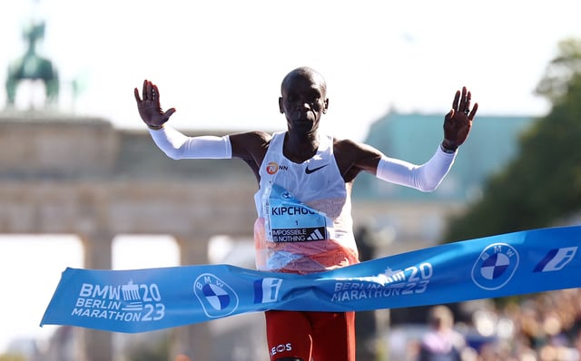Athletics - Berlin Marathon - Berlin, Germany - September 24, 2023 Kenya's Eliud Kipchoge crosses the finish line to win the Berlin Marathon REUTERS/Lisi Niesner/File Photo