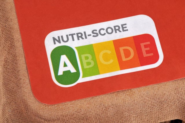 L'étiquetage nutritionnel Nutri-score va être plus sévère concernant les produits transformés, notamment ceux jugés trop salés ou sucrés. 
