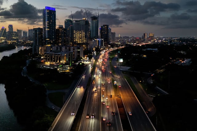 File photo of vehicles travelling along Interstate 35 in Austin. Officials say a 17-vehicle wreck in North Austin resulted in 5 deaths Thursday night.