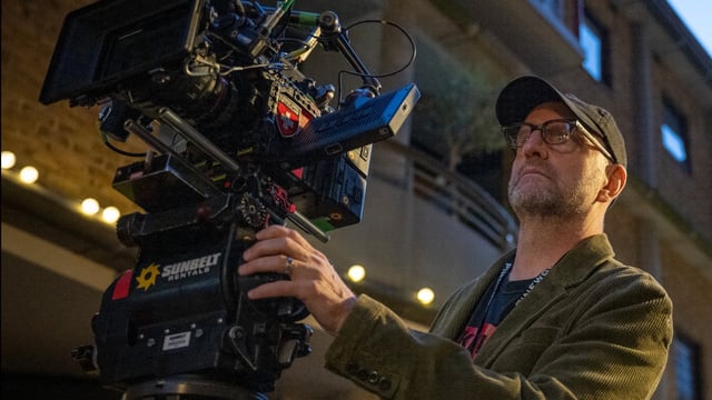 Steven Soderbergh on the set of "Black Bag" (Focus Features)