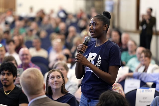Promise Barford, a senior at Roosevelt High School, asks a question about student aid to Minnesota Gov. Tim Walz(not pictured) at a town hall event at Roosevelt High School, Friday, March 14, 2025, in Des Moines, Iowa. (AP Photo/Matthew Putney)