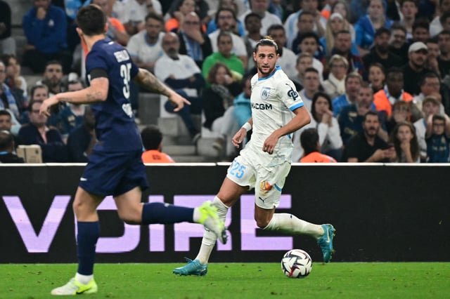 Adrien Rabiot face à Lucas Beraldo au match aller au Vélodrome.