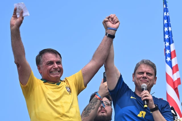 Jair Bolsonaro (l.) mit Tarcísio de Freitas, Gouverneur des Bundesstaates São Paulo und möglicher Präsidentschaftskandidat der brasilianischen Rechten bei den Wahlen 2026
