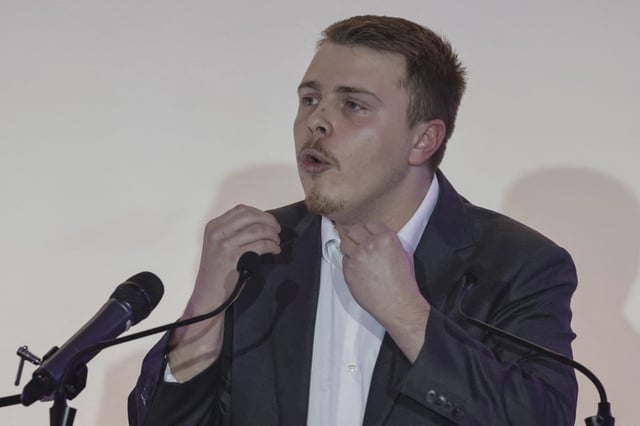 Le député de la France Insoumise, Louis Boyard, pendant un meeting de campagne en vue des élections municipales à Villeneuve Saint-Georges, le 23 janvier 2025.