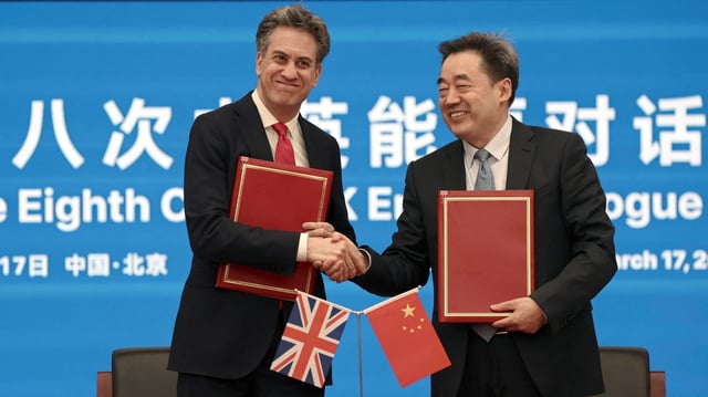 Ed Miliband, the energy secretary, and Wang Hongzhi, head of China’s National Energy Administration, in Beijing