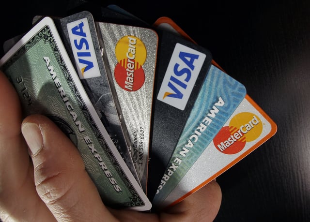 The Cabinet Office will order almost all its procurement cards used by civil servants to be frozen (Photo: Elise Amendola/AP)