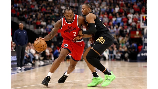 Clippers star Kawhi Leonard drives to the basket as the Cleveland Cavaliers’ Isaac Okoro defends during the second half on Tuesday night at the Intuit Dome in Inglewood. Leonard had a team-high 33 points in a 132-119 win. (Photo by Katelyn Mulcahy/Getty Images)
