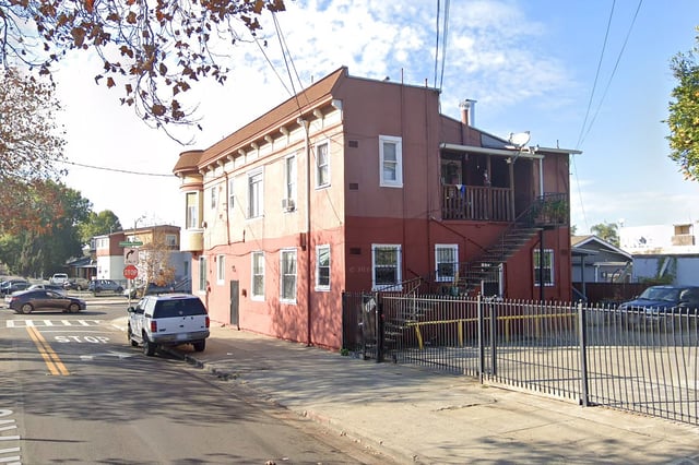 A view along the 1400 block of 100th Avenue in Oakland, Calif.